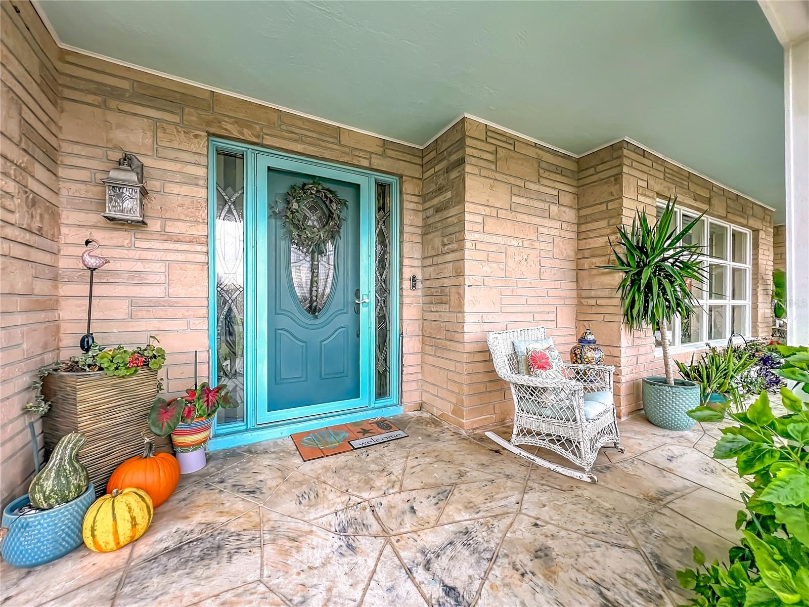 Listing photo id 9 for 2160 Watersedge Drive