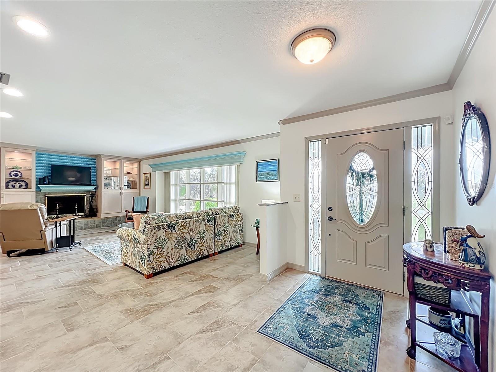 Listing photo id 11 for 2160 Watersedge Drive