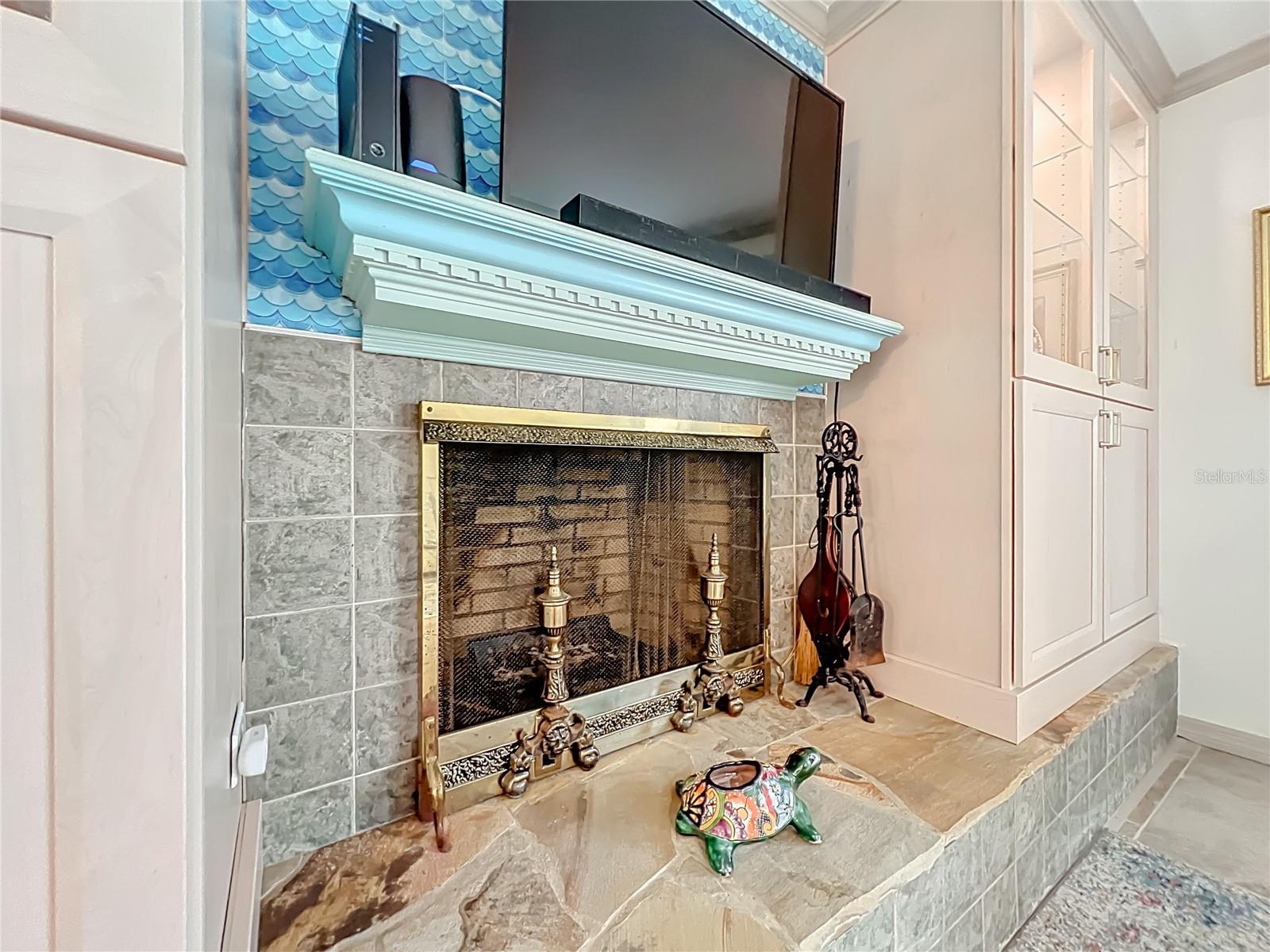 Listing photo id 14 for 2160 Watersedge Drive