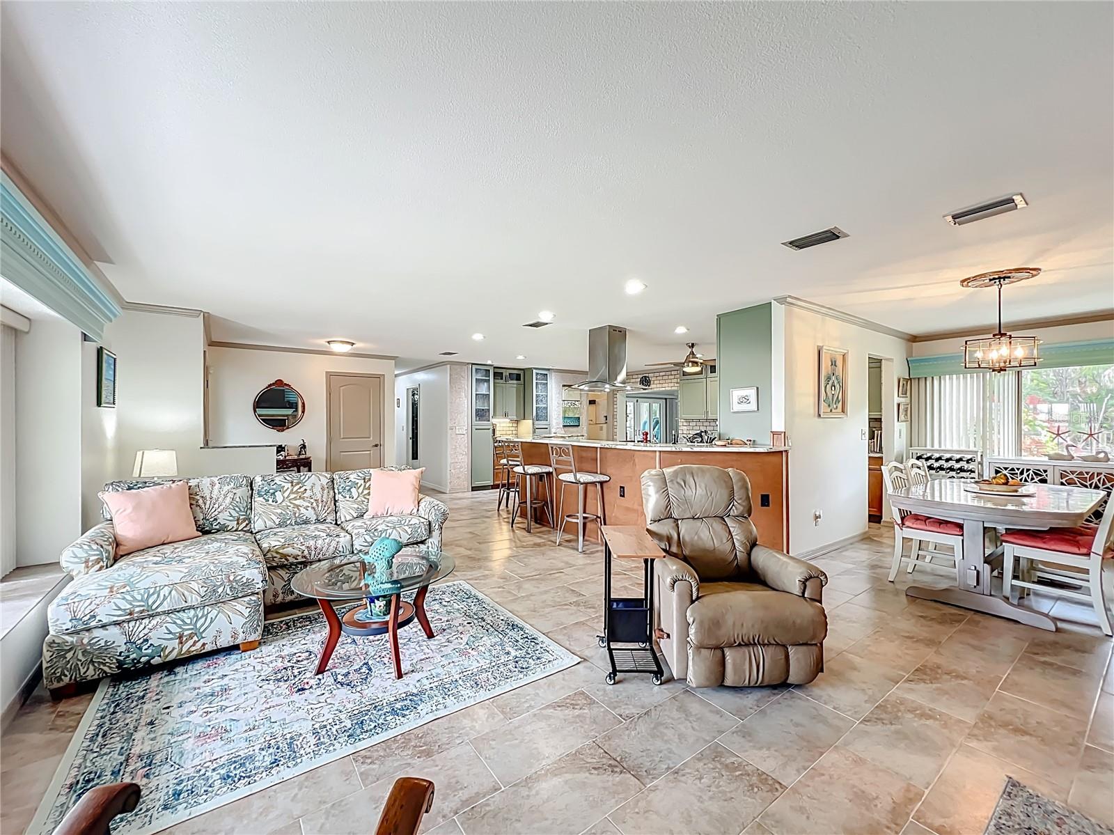 Listing photo id 16 for 2160 Watersedge Drive