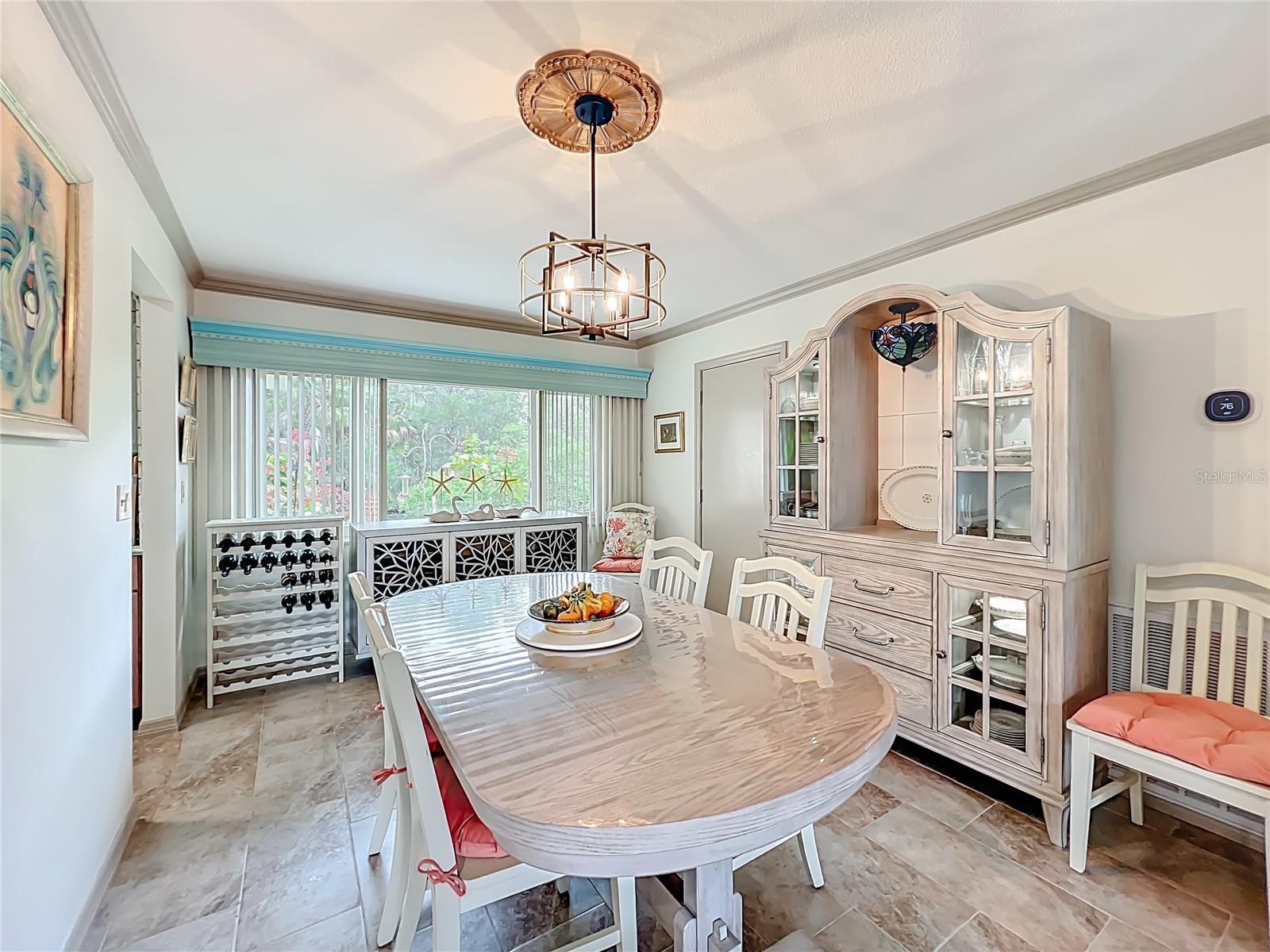 Listing photo id 17 for 2160 Watersedge Drive