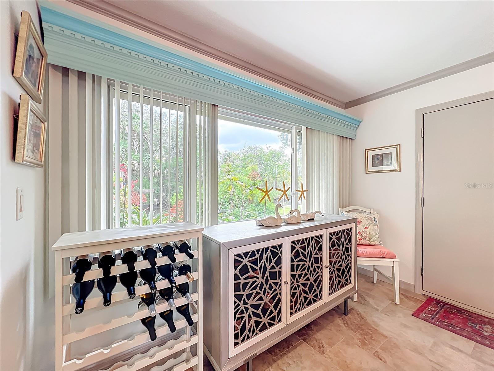 Listing photo id 18 for 2160 Watersedge Drive