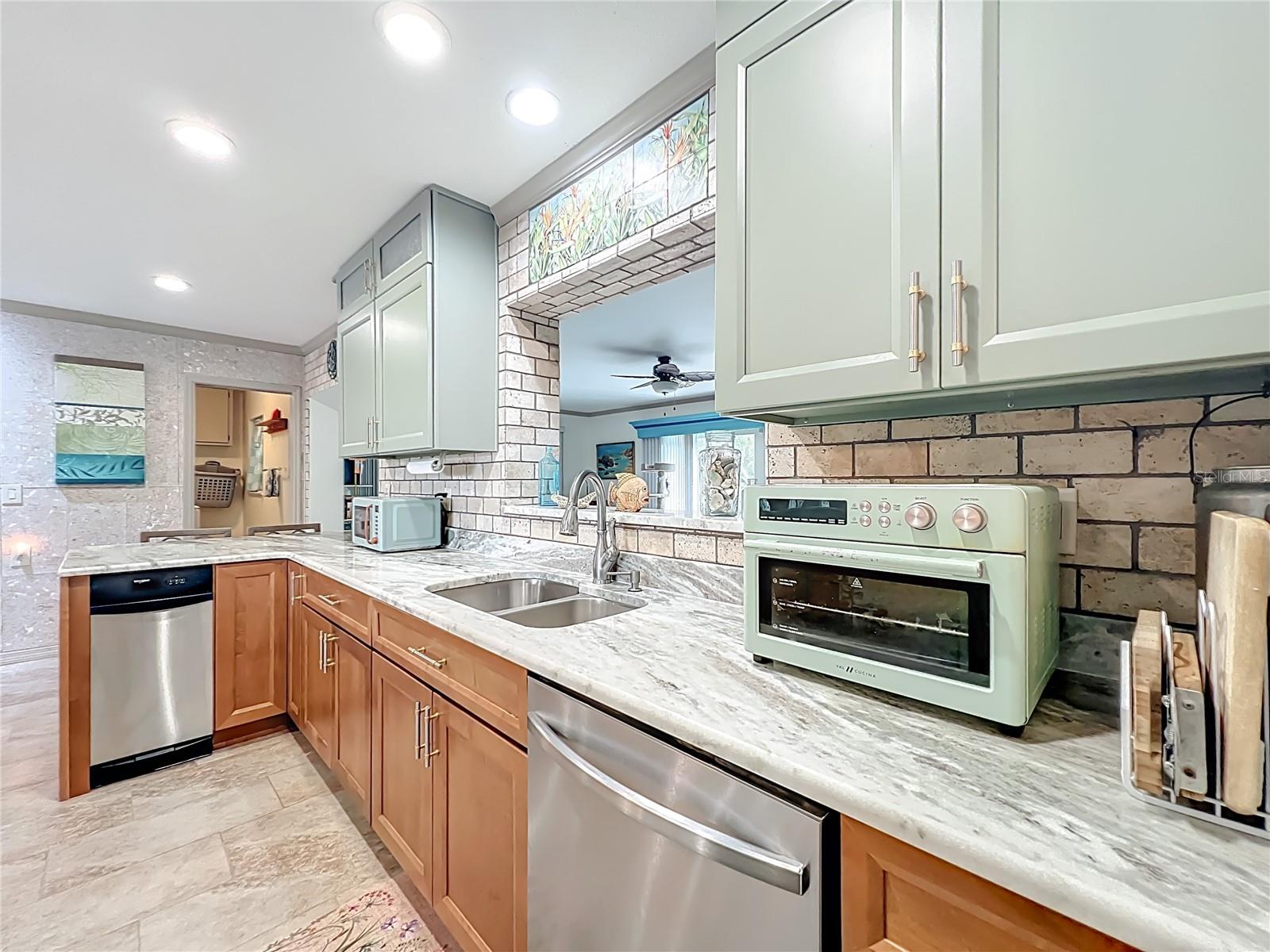 Listing photo id 21 for 2160 Watersedge Drive