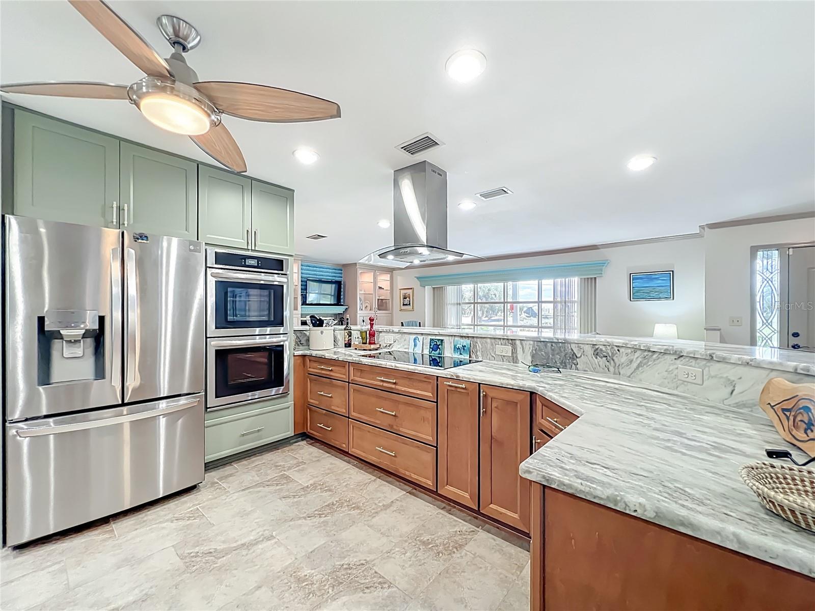 Listing photo id 24 for 2160 Watersedge Drive