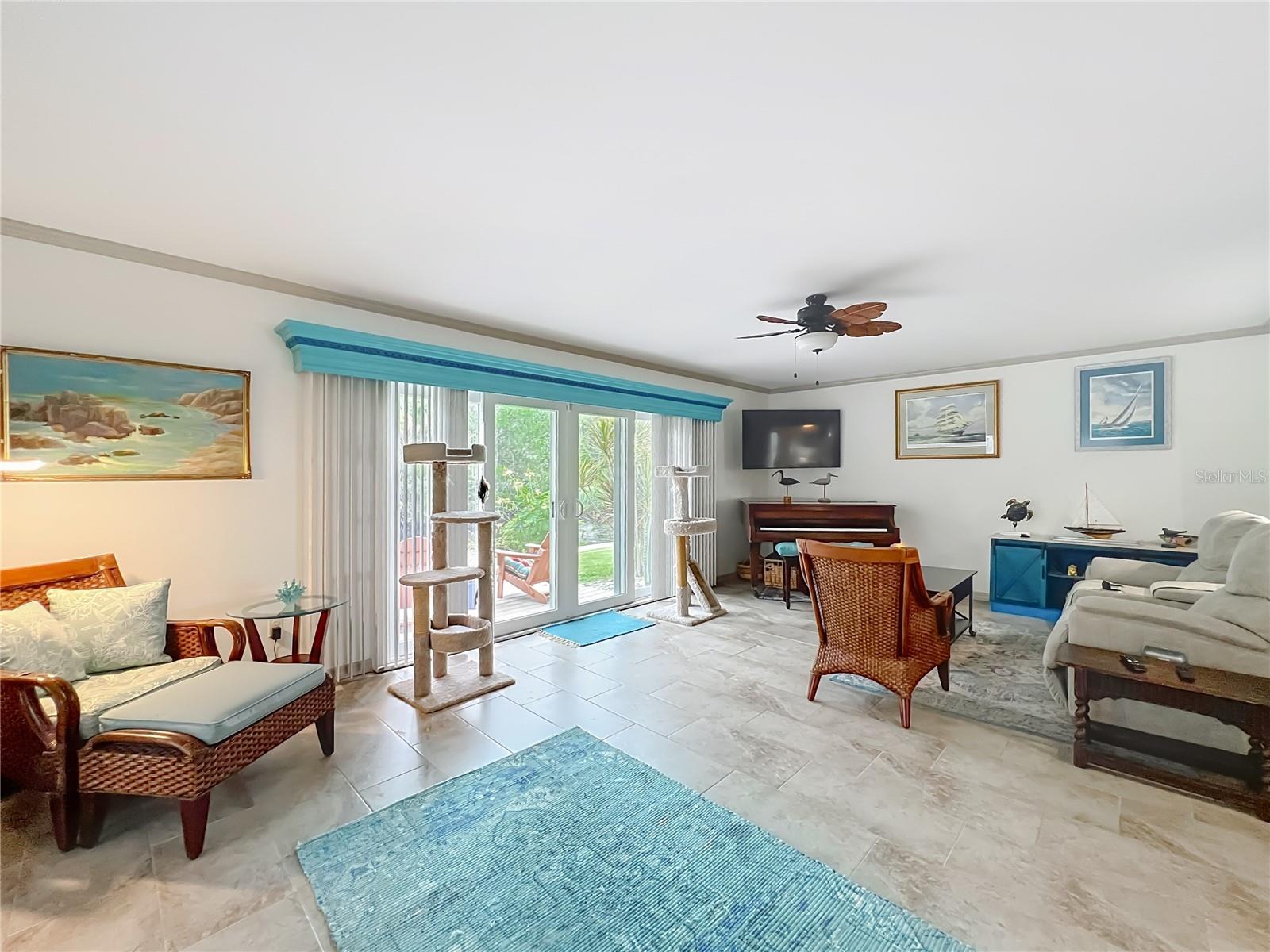 Listing photo id 31 for 2160 Watersedge Drive