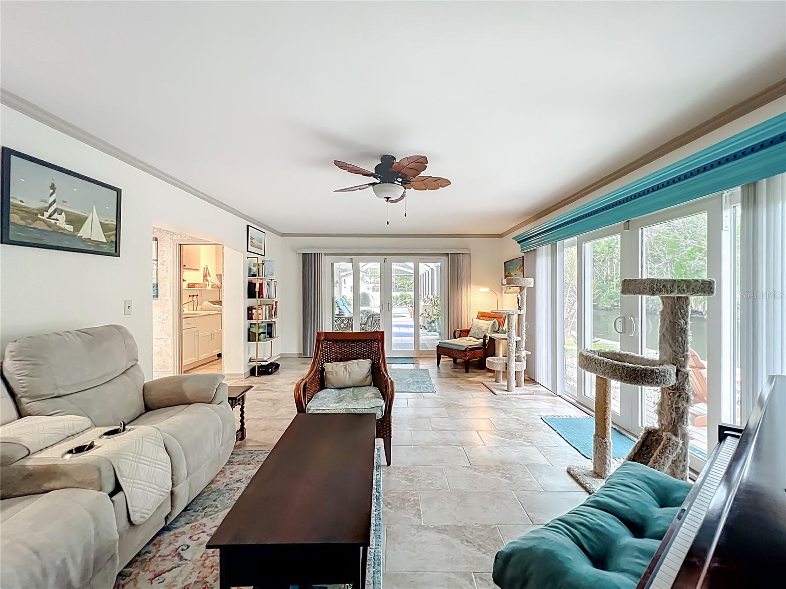 Listing photo id 33 for 2160 Watersedge Drive