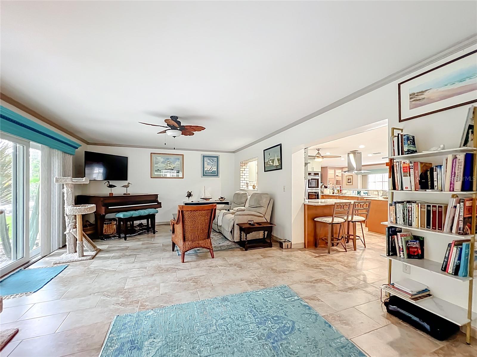 Listing photo id 35 for 2160 Watersedge Drive