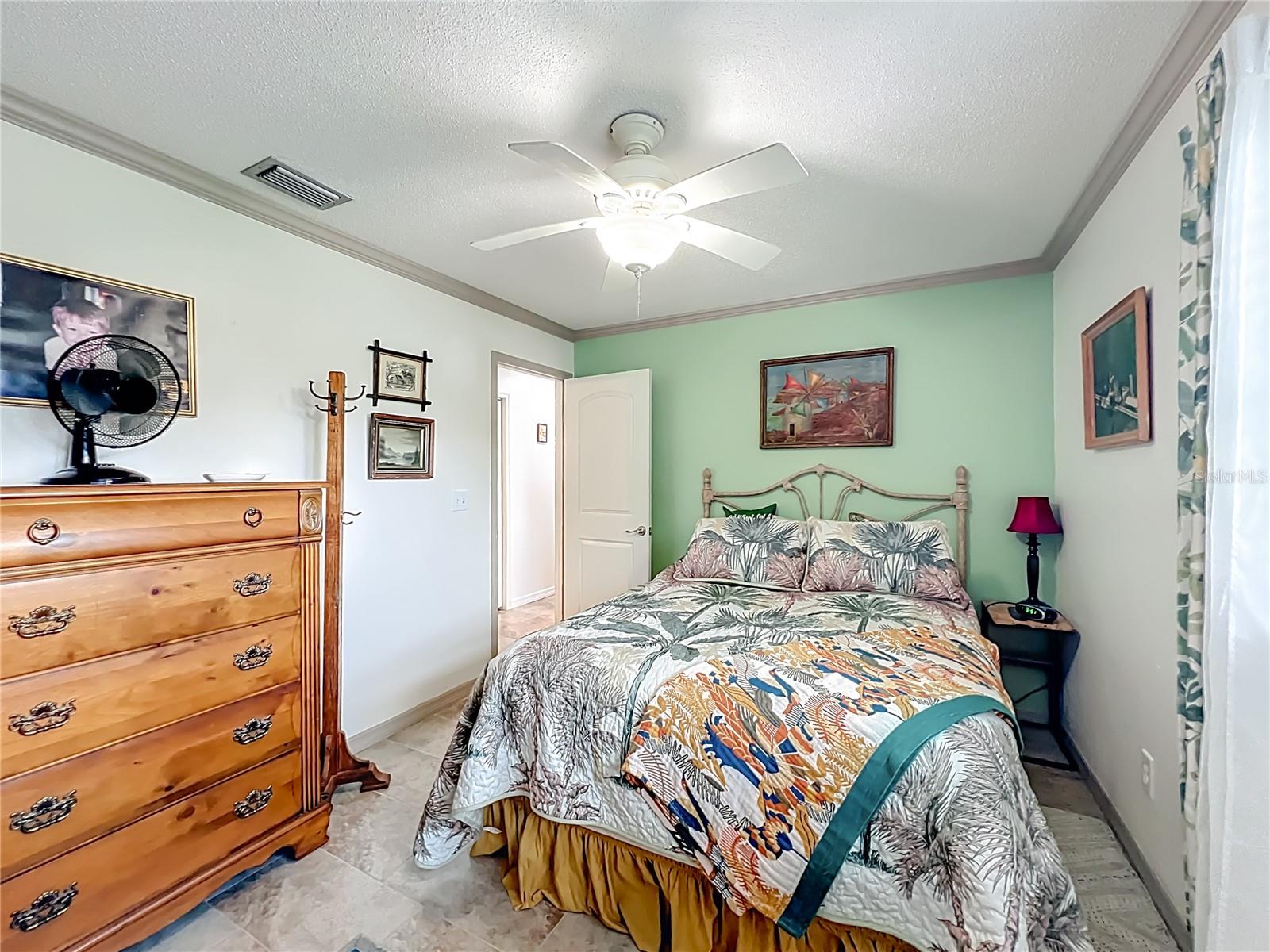 Listing photo id 41 for 2160 Watersedge Drive