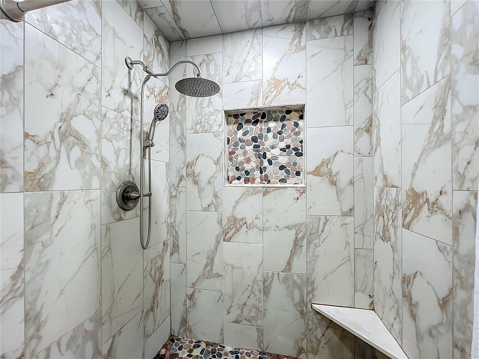 Listing photo id 49 for 2160 Watersedge Drive