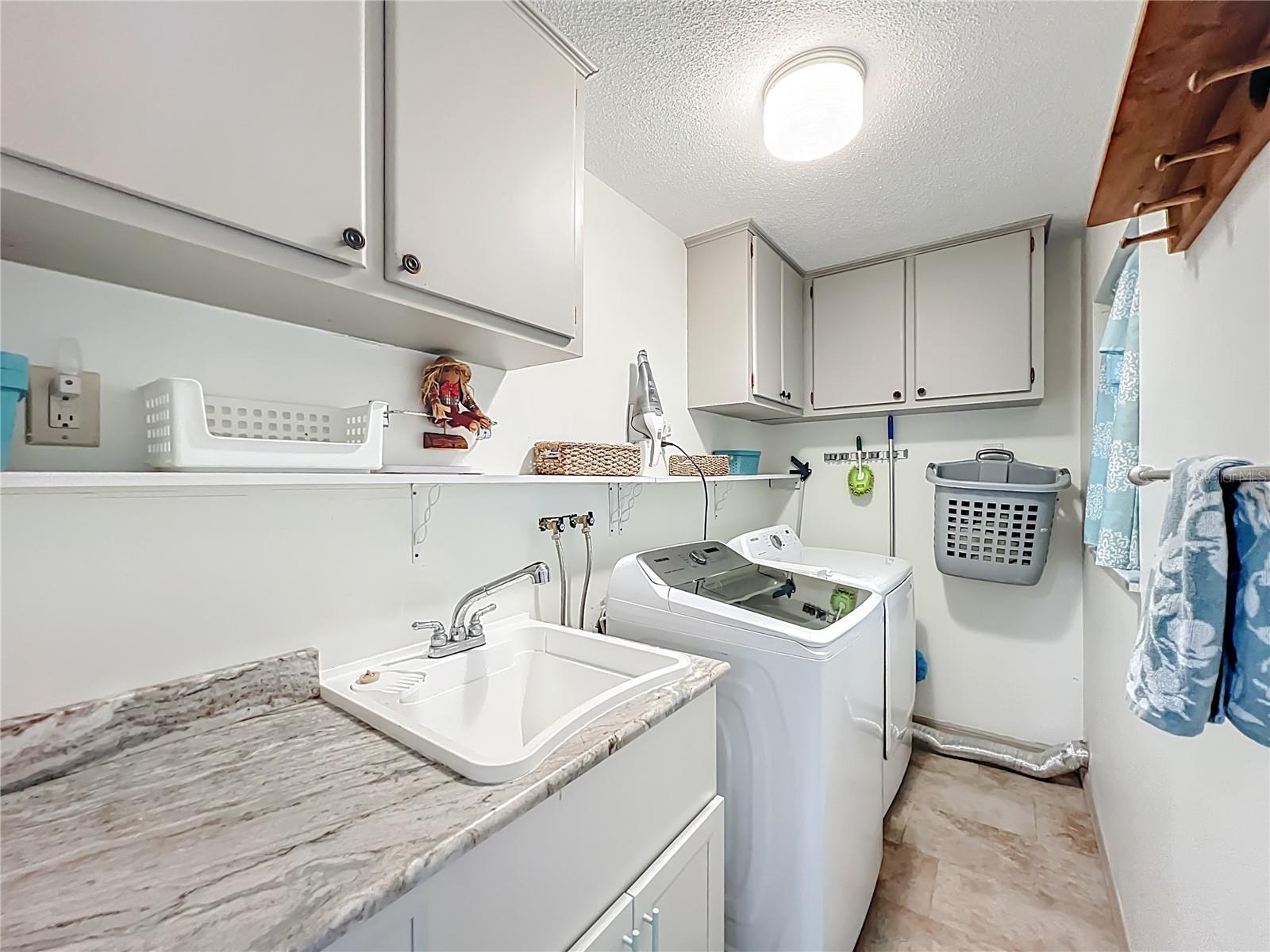 Listing photo id 50 for 2160 Watersedge Drive