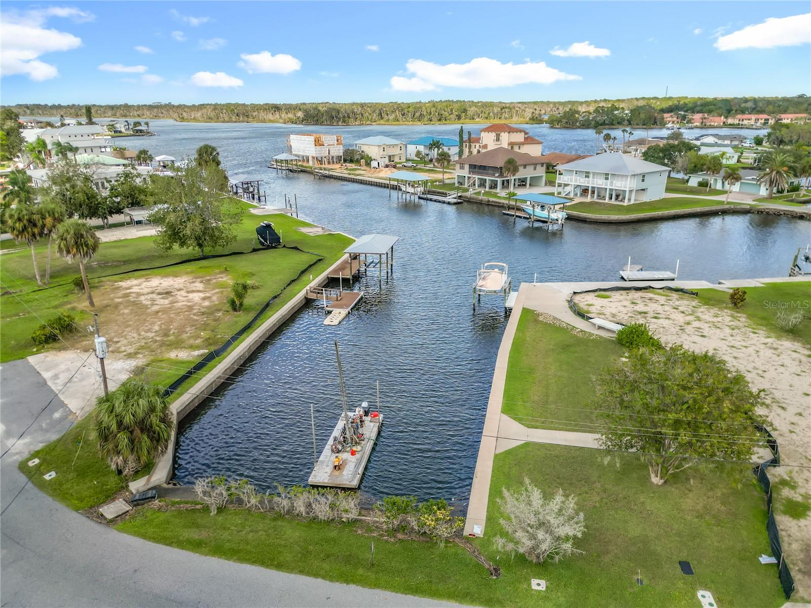 Listing photo id 65 for 2160 Watersedge Drive