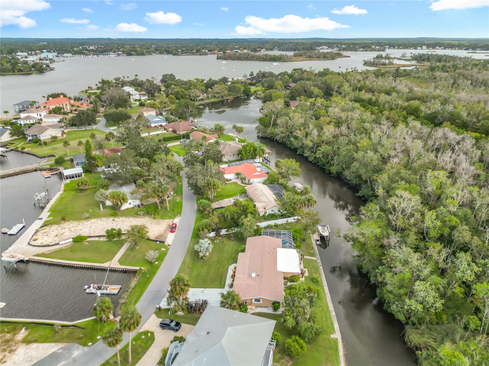 Listing photo id 67 for 2160 Watersedge Drive