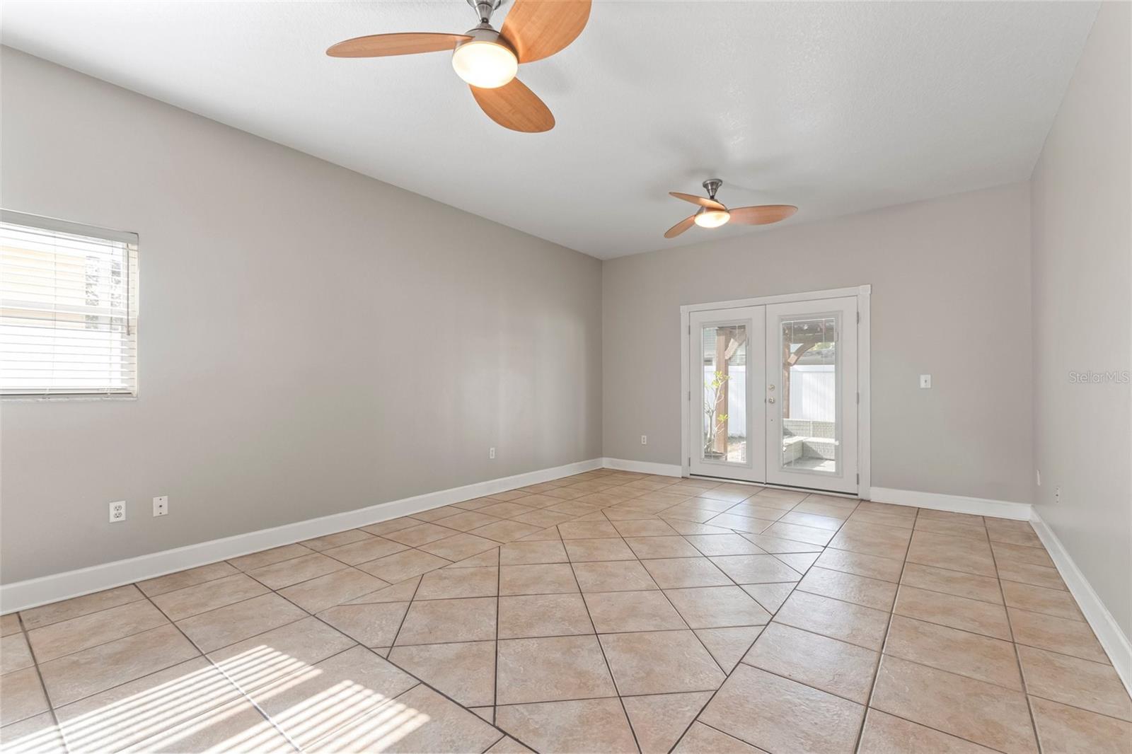 Listing photo id 11 for 3804 Arlington Avenue