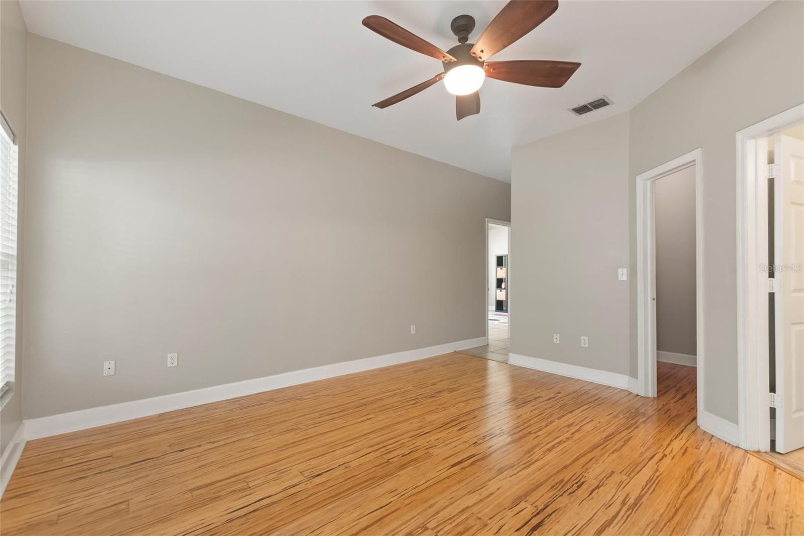 Listing photo id 14 for 3804 Arlington Avenue