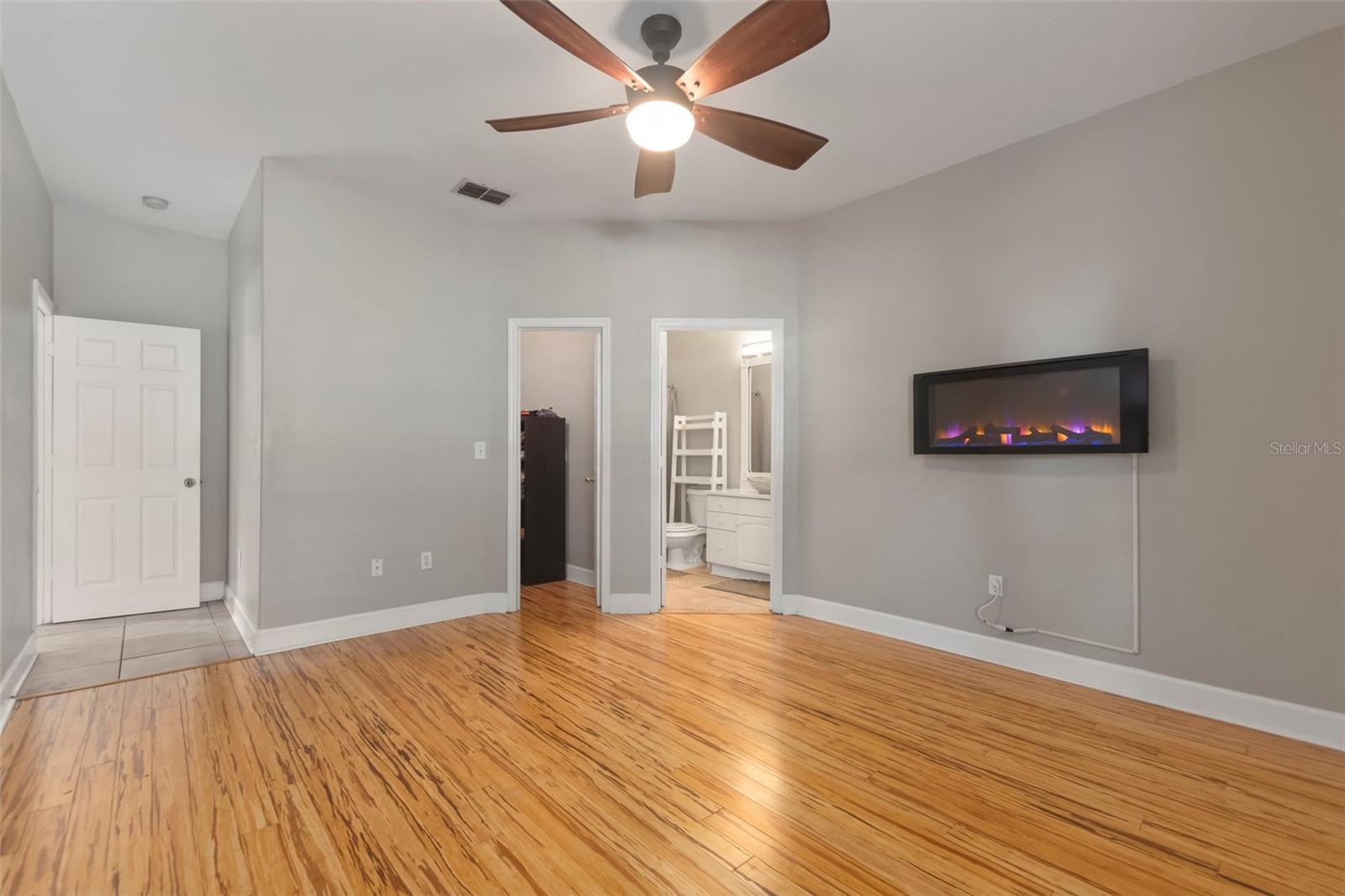 Listing photo id 15 for 3804 Arlington Avenue