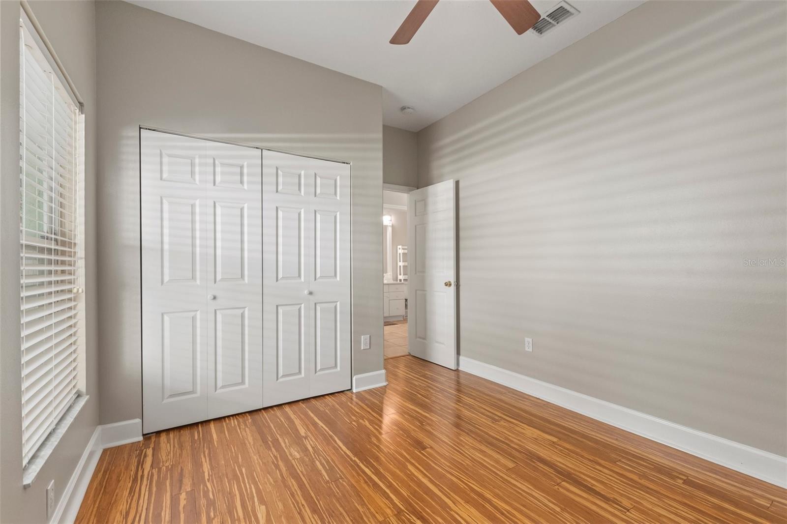 Listing photo id 26 for 3804 Arlington Avenue