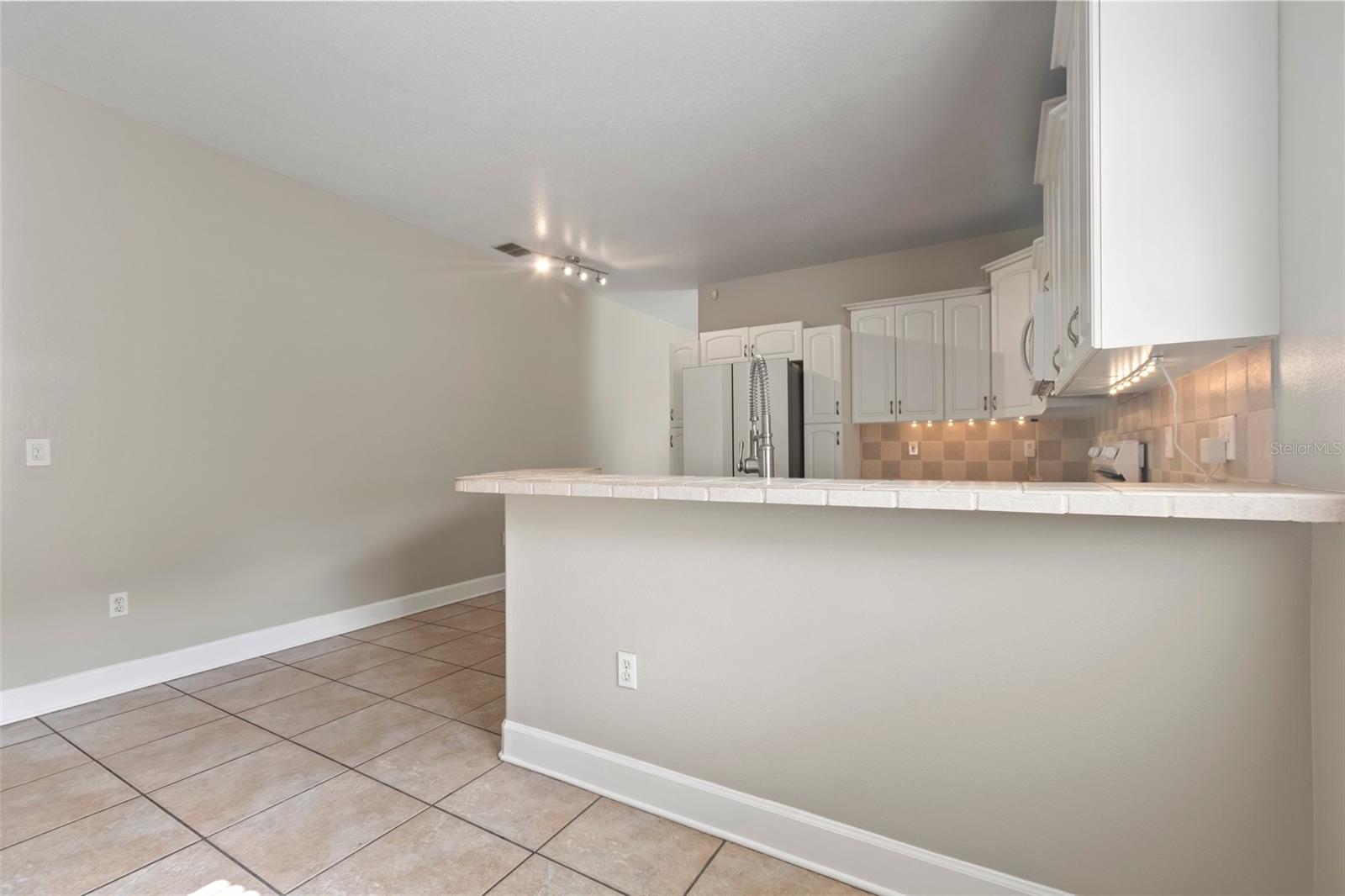 Listing photo id 7 for 3804 Arlington Avenue