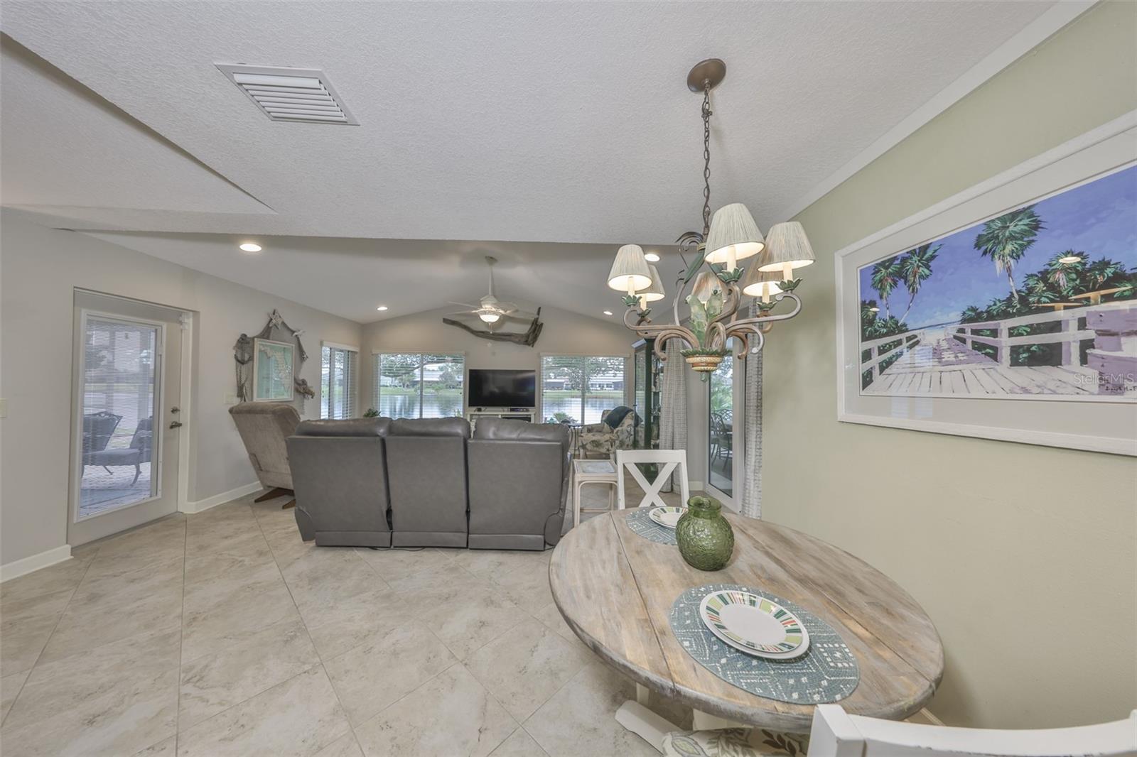 Image 14 of 59 For 1928 View Drive