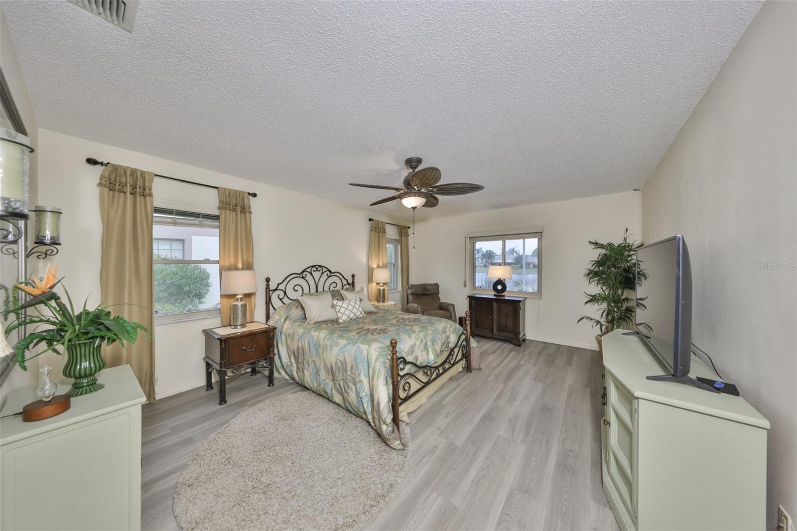 Image 17 of 59 For 1928 View Drive