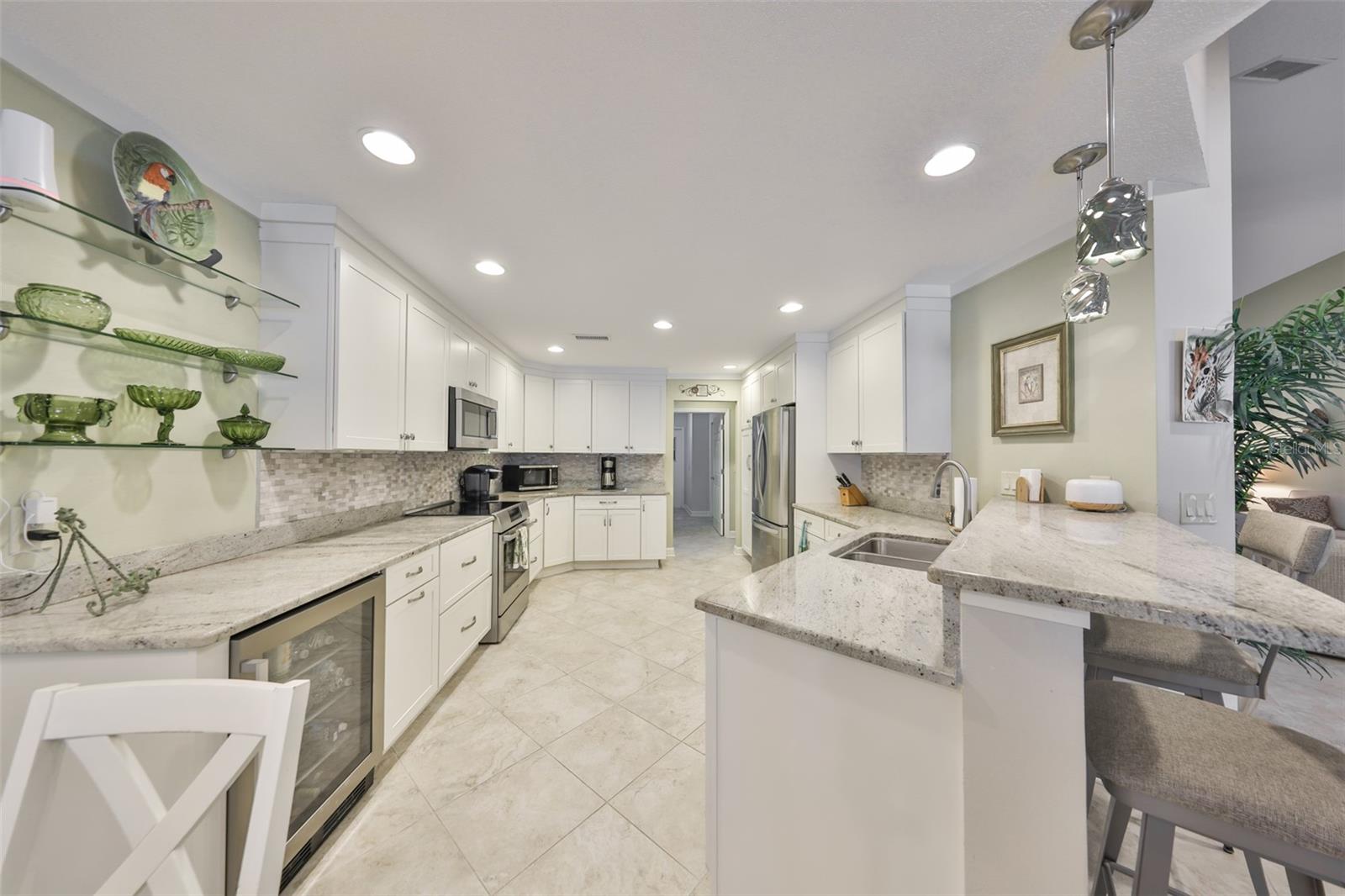 Image 4 of 59 For 1928 View Drive