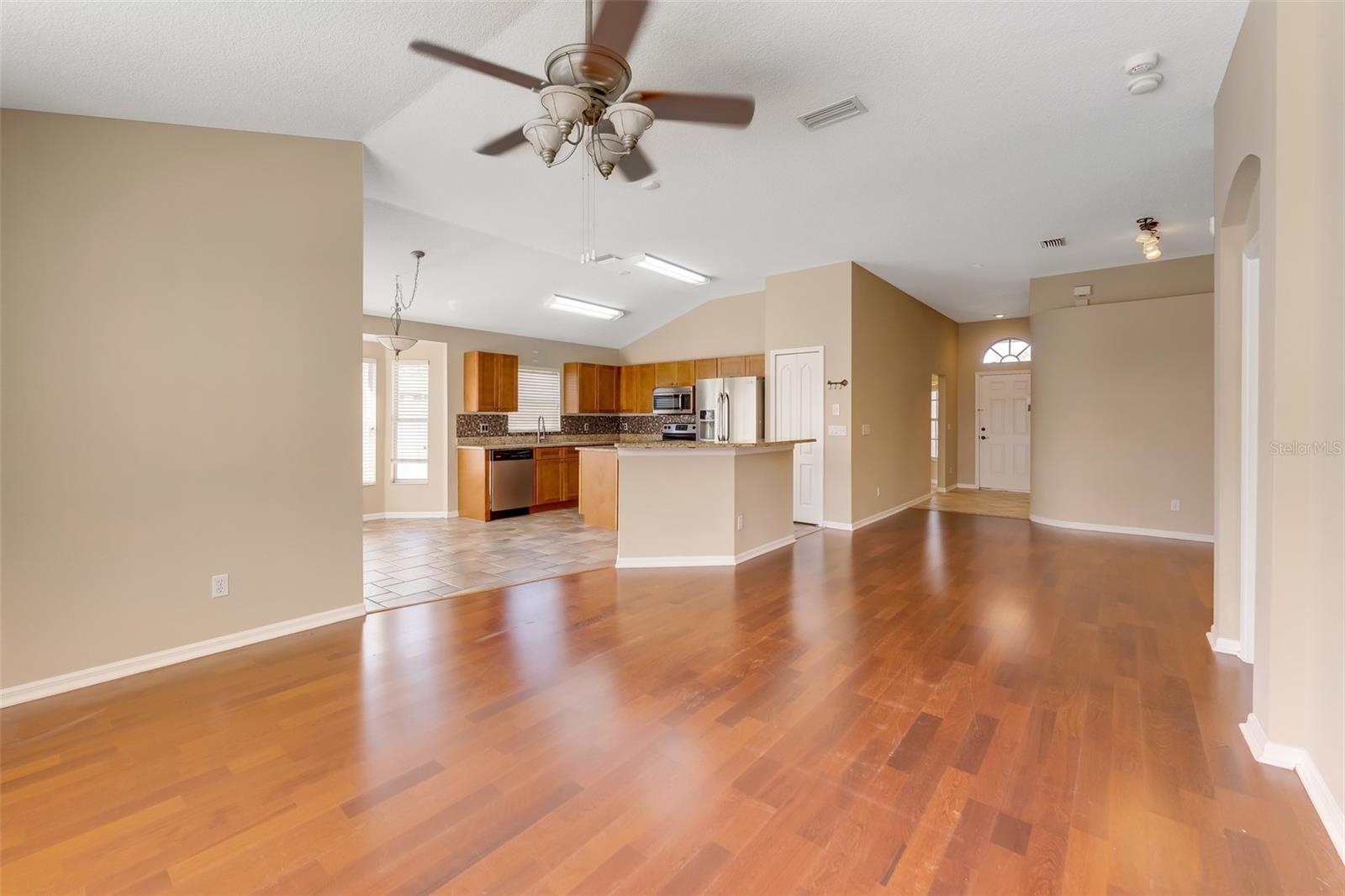 Listing photo id 18 for 1442 Lake Shore Ranch Drive