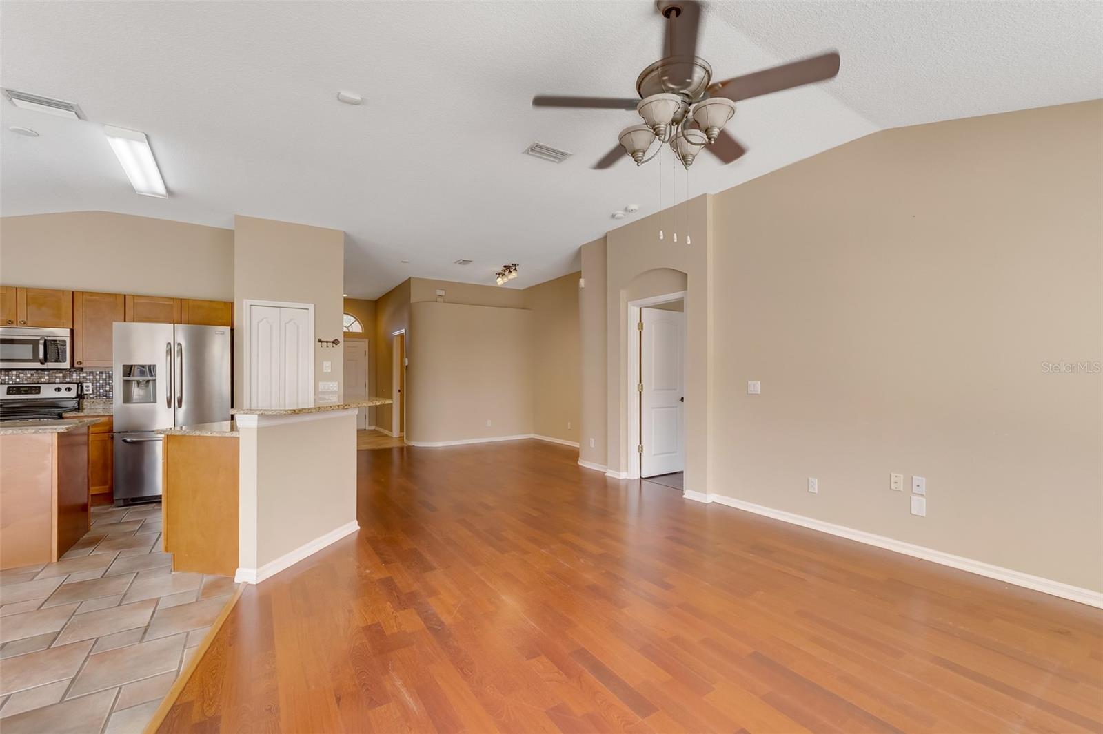 Listing photo id 19 for 1442 Lake Shore Ranch Drive