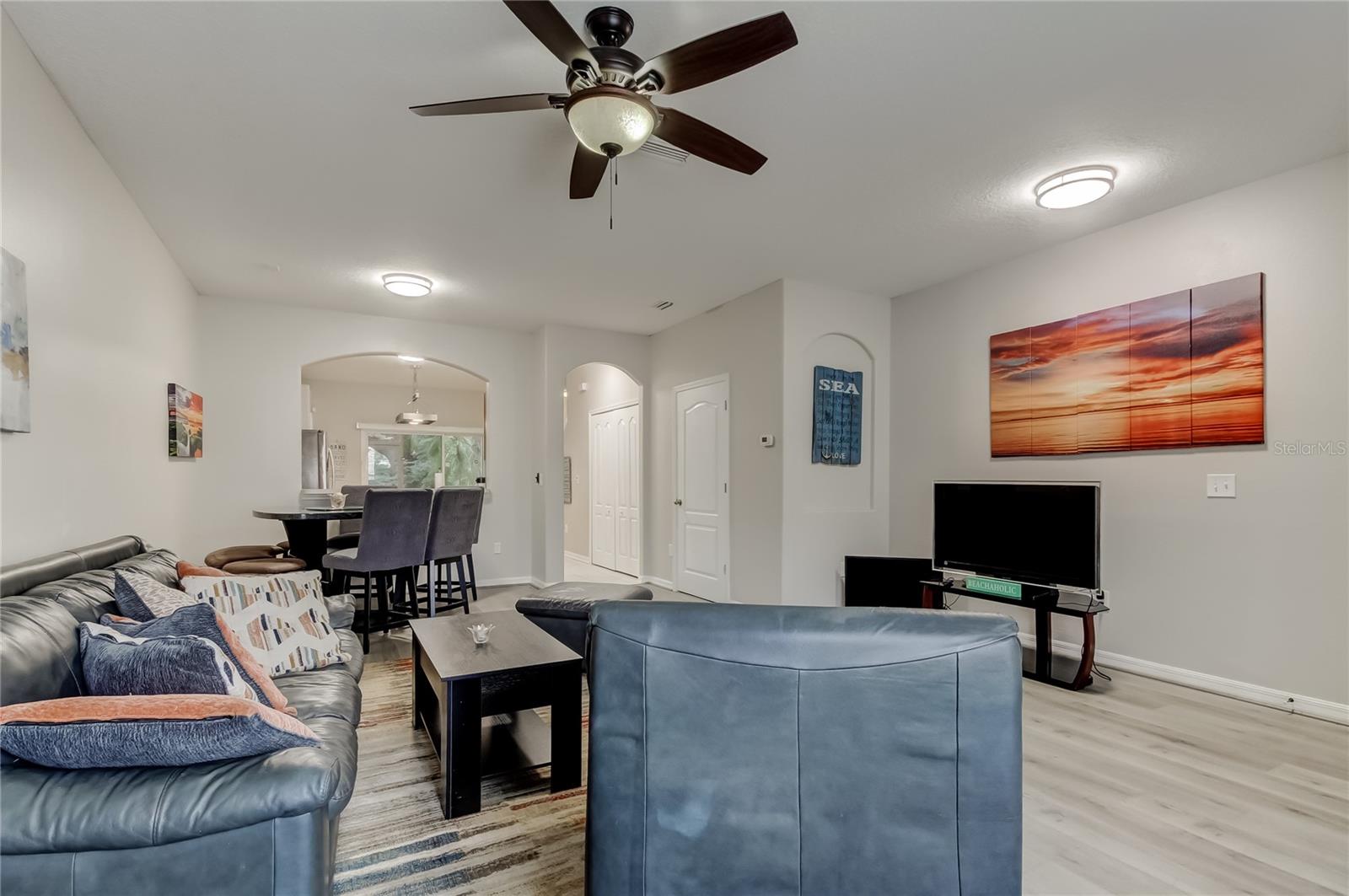 Image 7 of 65 For 1138 Hillhurst Drive