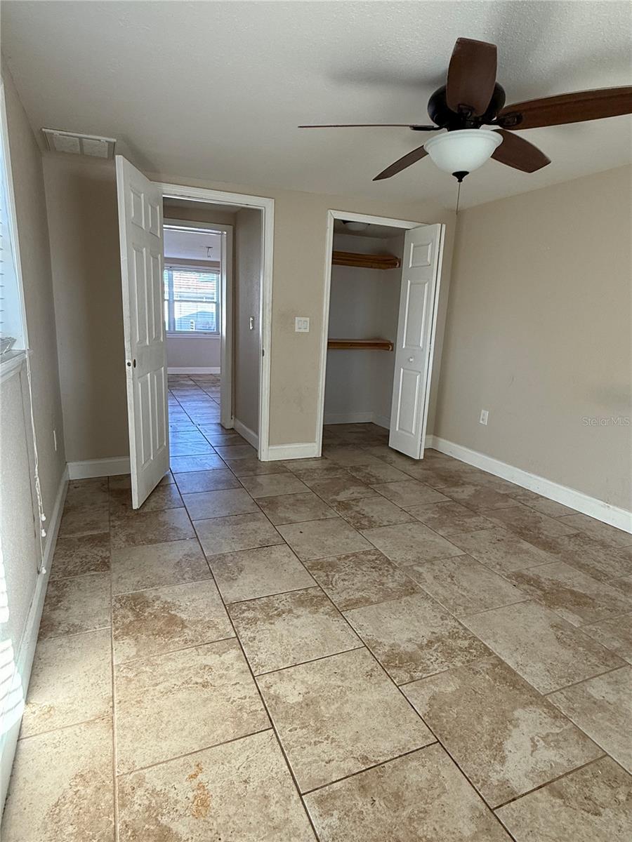 Listing photo id 8 for 4233 Belle Isle Court