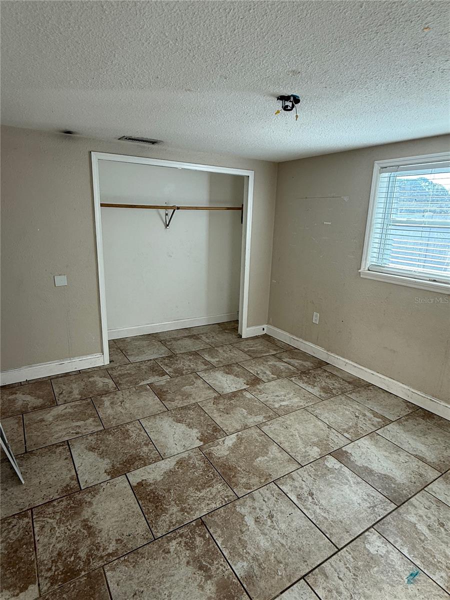 Listing photo id 13 for 4233 Belle Isle Court