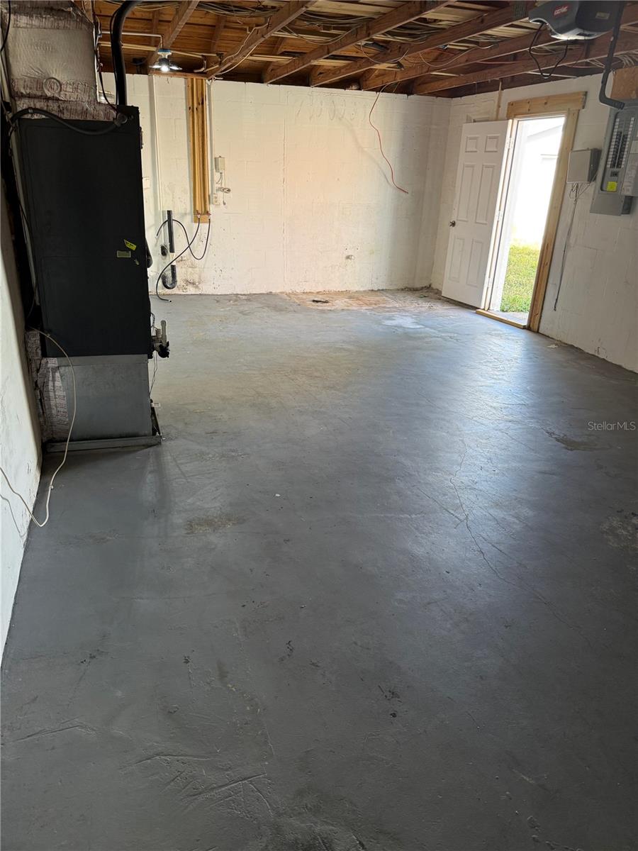 Listing photo id 14 for 4233 Belle Isle Court