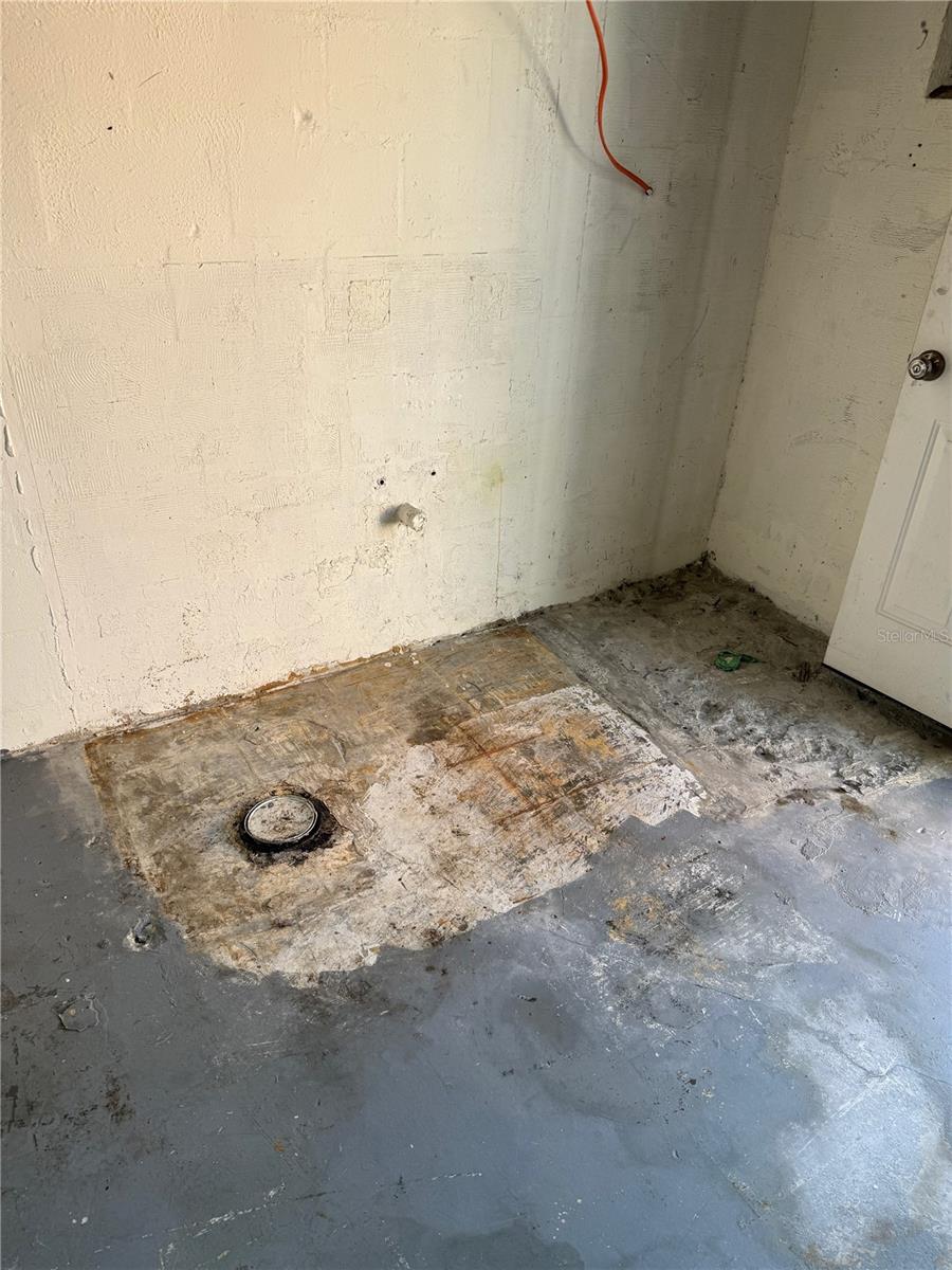 Listing photo id 15 for 4233 Belle Isle Court