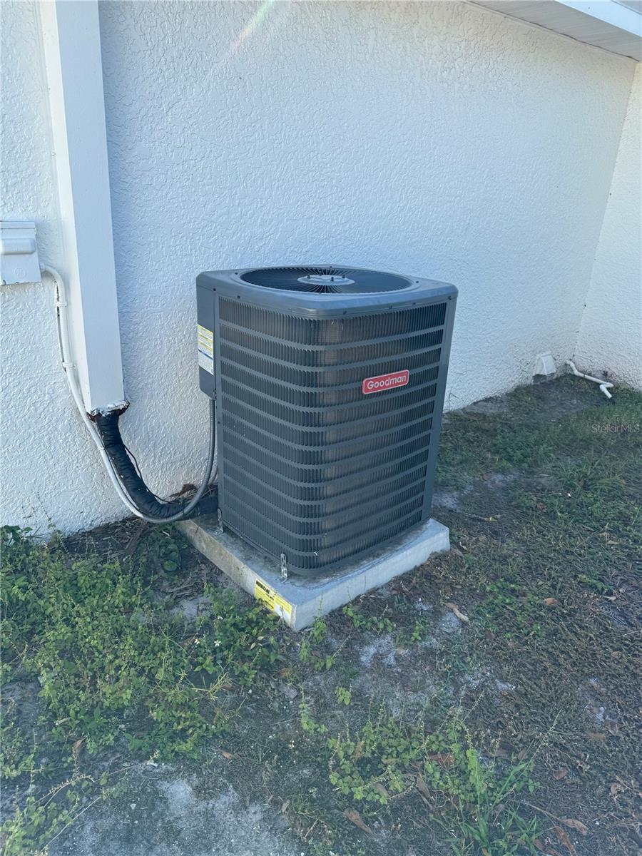 Listing photo id 18 for 4233 Belle Isle Court