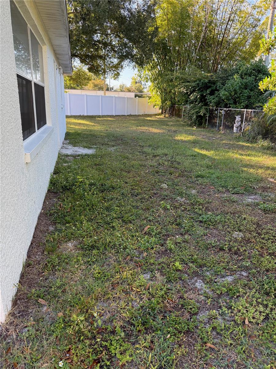 Listing photo id 19 for 4233 Belle Isle Court