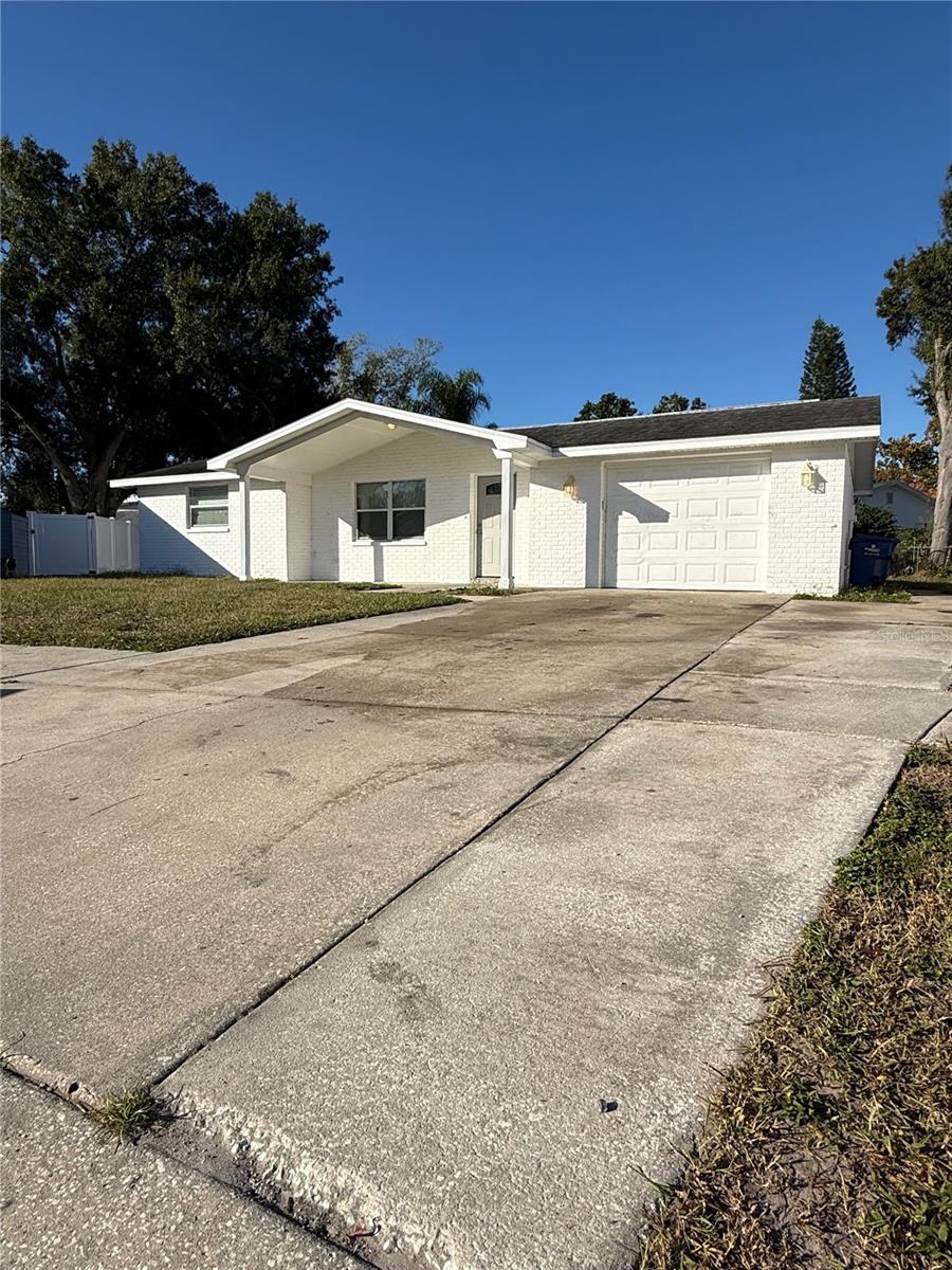 Listing photo id 2 for 4233 Belle Isle Court