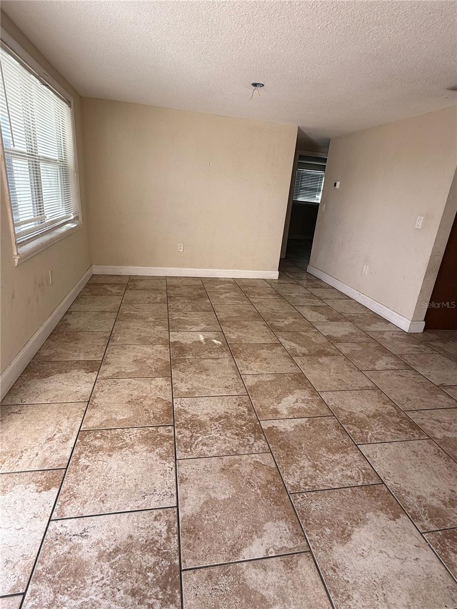 Listing photo id 4 for 4233 Belle Isle Court