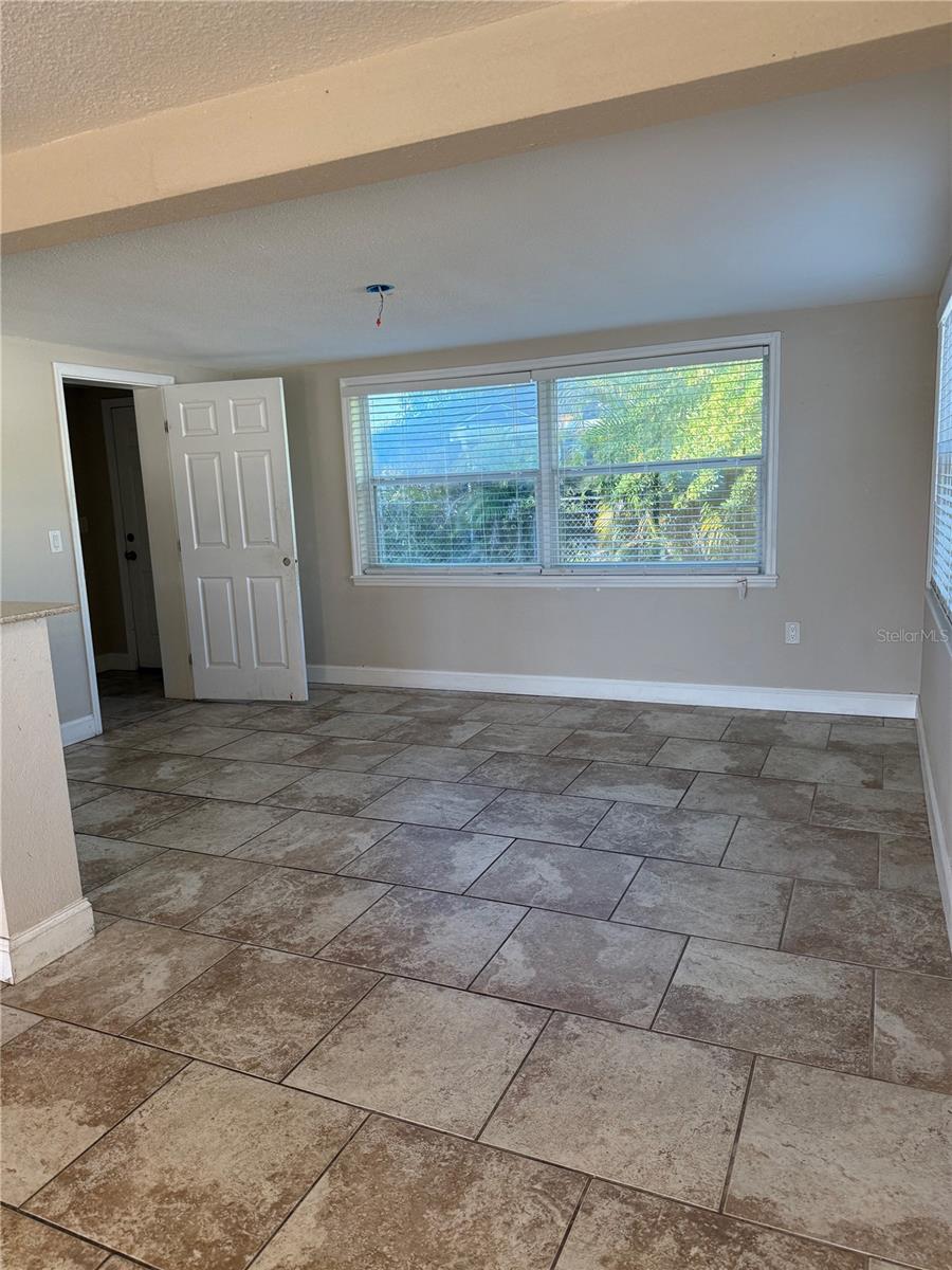 Listing photo id 6 for 4233 Belle Isle Court