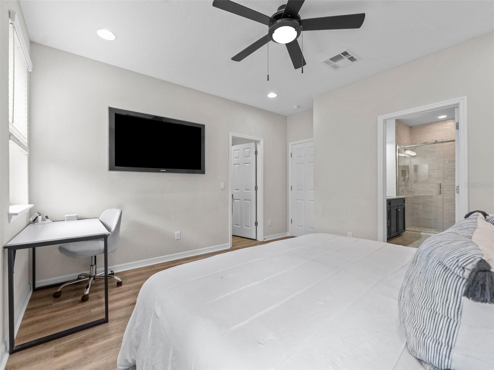 Image 17 of 37 For 26399 Limestone Springs Way