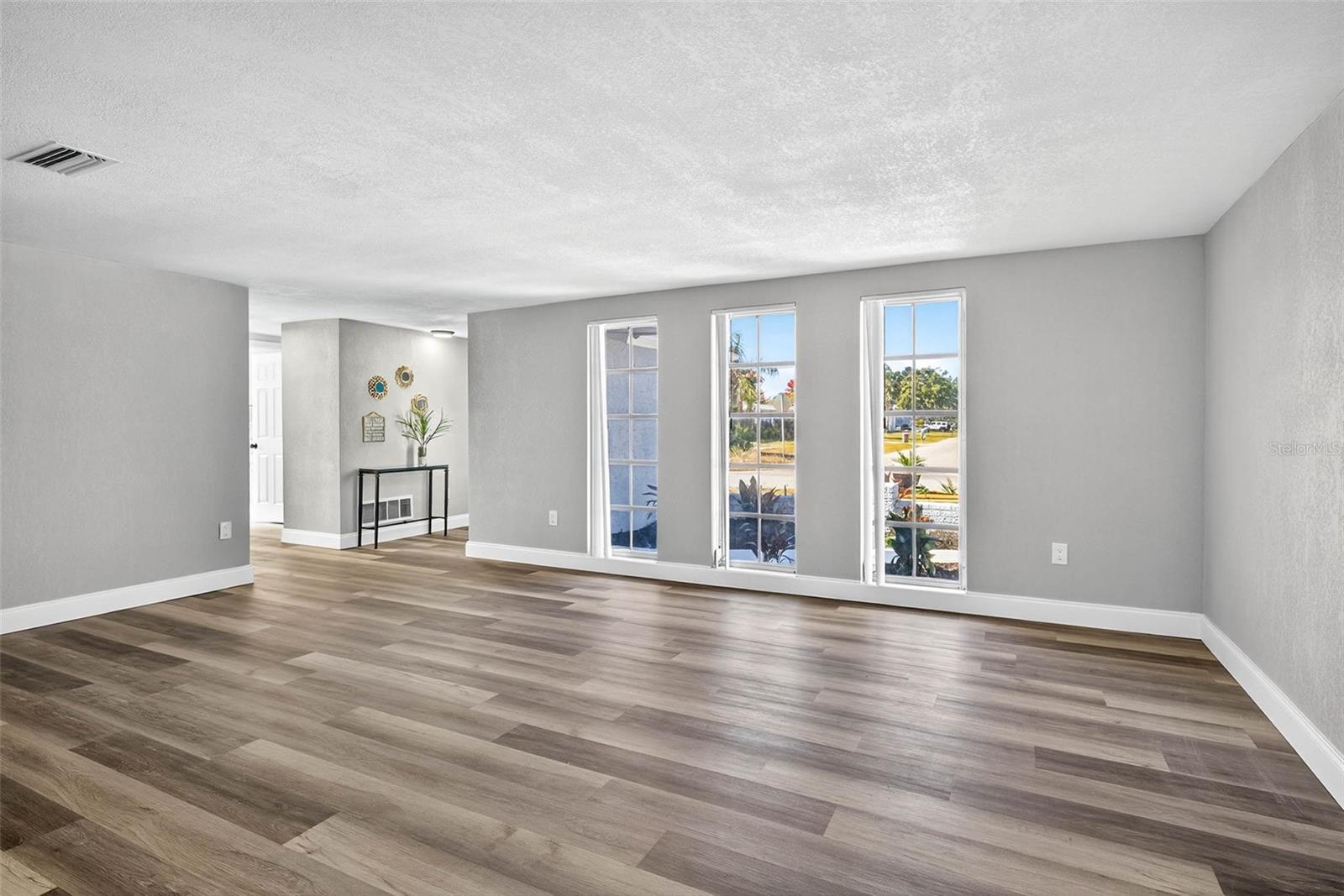 Image 13 of 26 For 11120 Tamarix Avenue