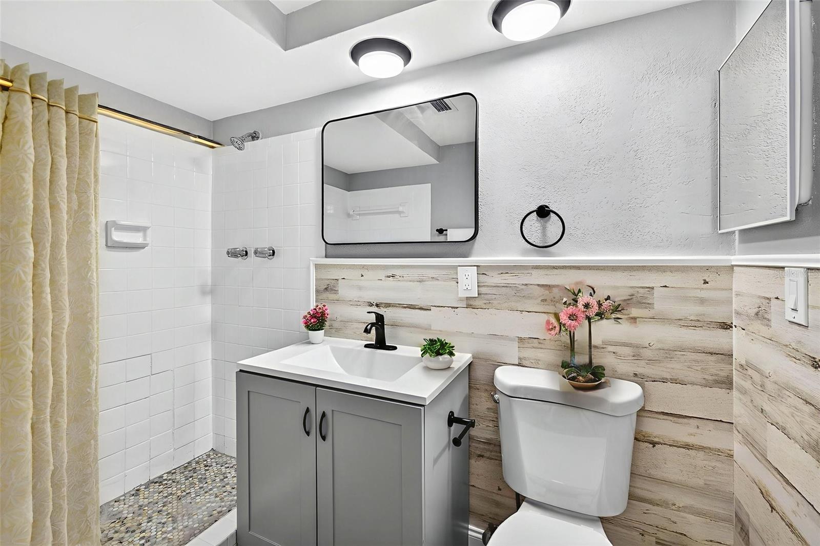 Image 18 of 26 For 11120 Tamarix Avenue