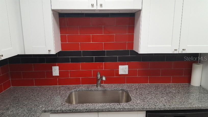 Image 3 of 13 For 4606 Gray Street 105