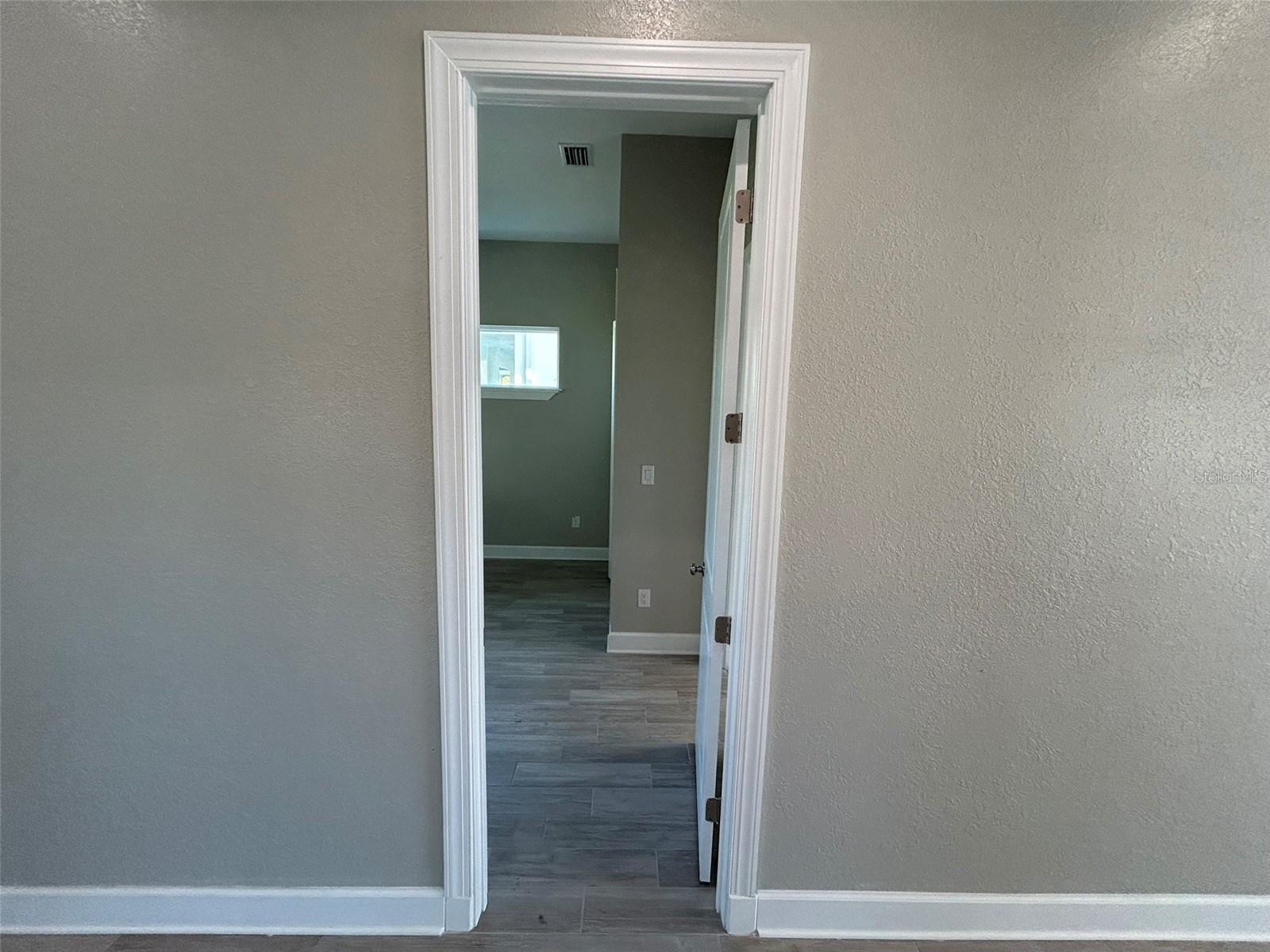 Listing photo id 10 for 862 46th Avenue N