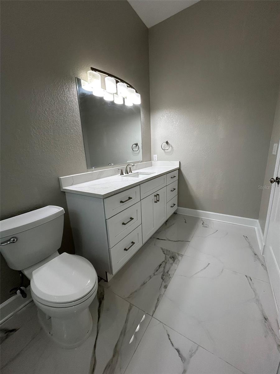 Listing photo id 13 for 862 46th Avenue N