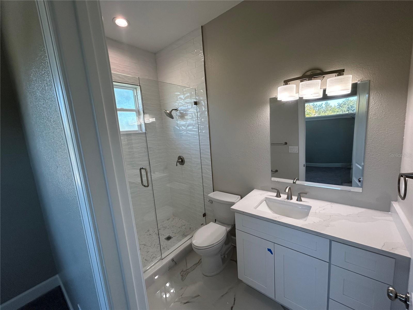 Listing photo id 14 for 862 46th Avenue N