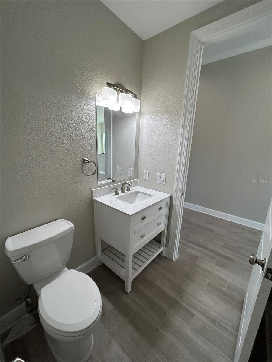 Listing photo id 17 for 862 46th Avenue N