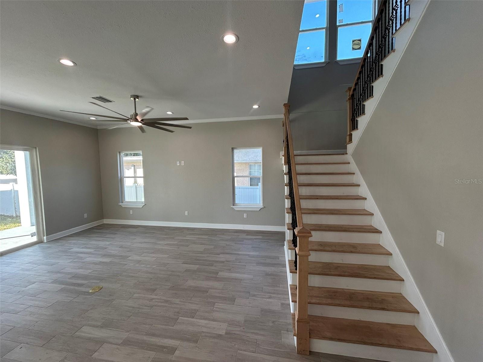 Listing photo id 19 for 862 46th Avenue N