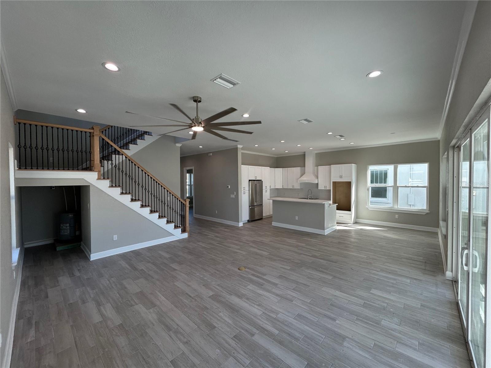 Listing photo id 25 for 862 46th Avenue N