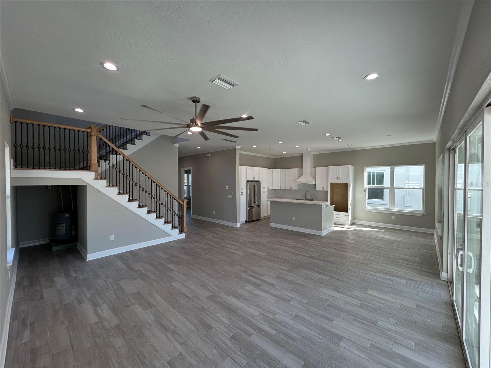 Listing photo id 26 for 862 46th Avenue N