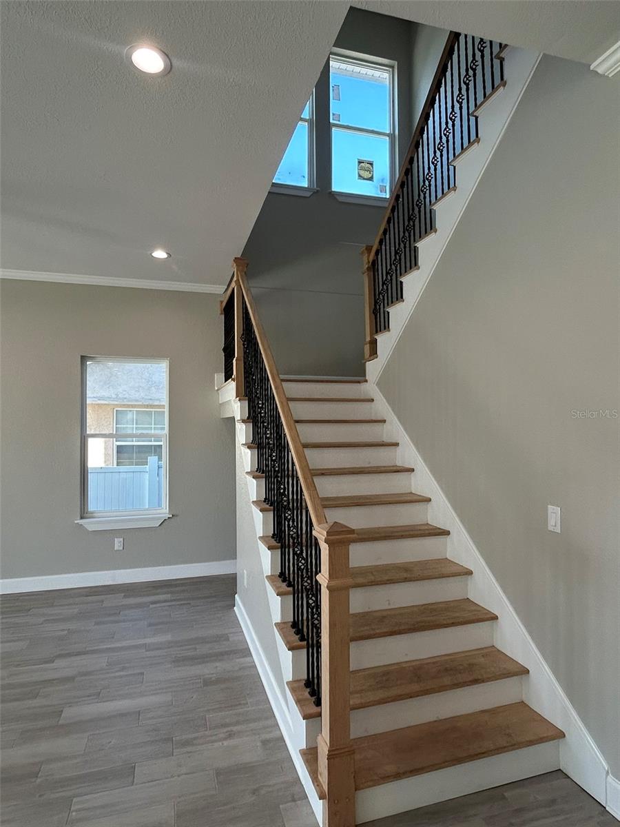 Listing photo id 27 for 862 46th Avenue N