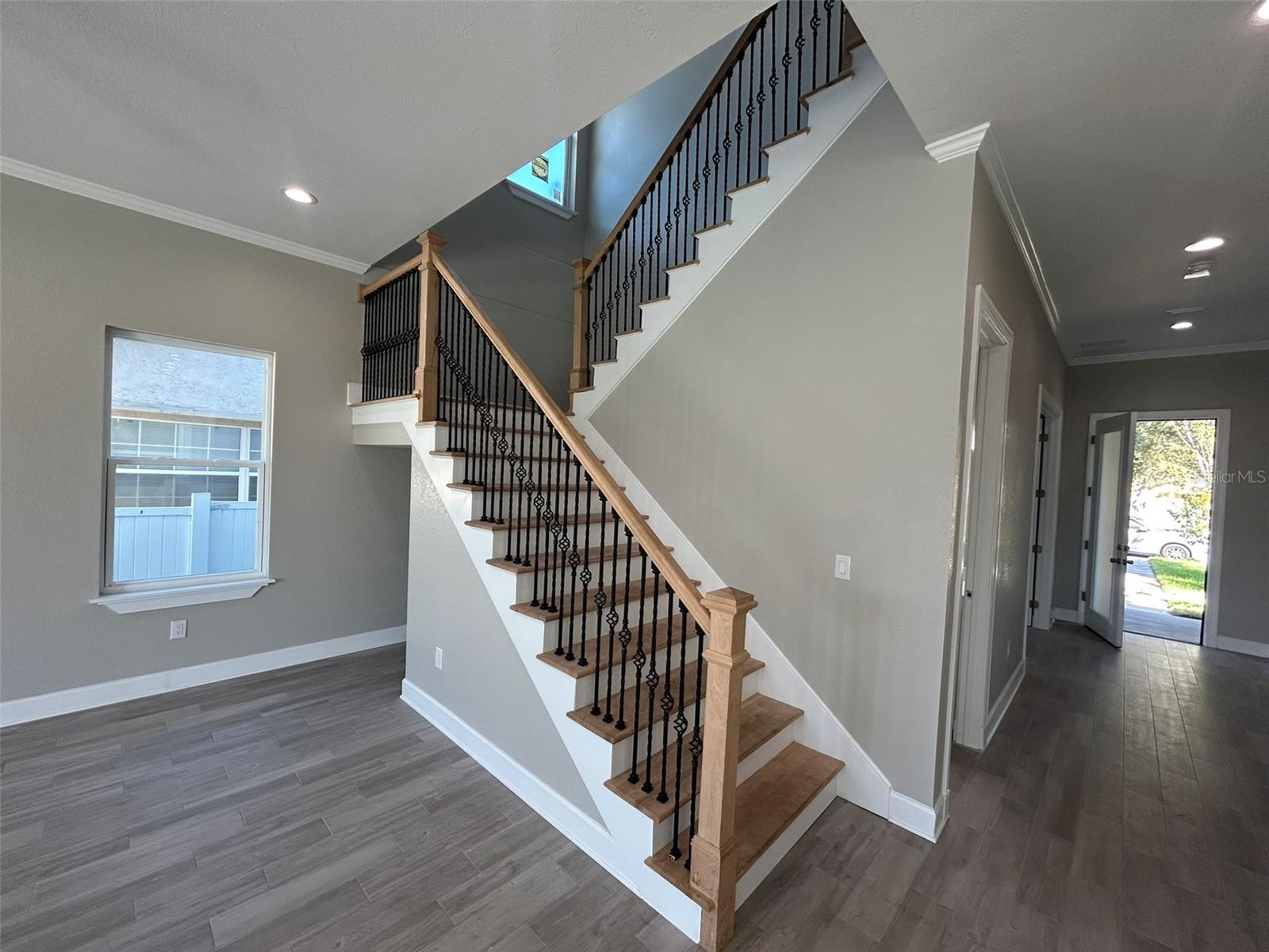 Listing photo id 29 for 862 46th Avenue N