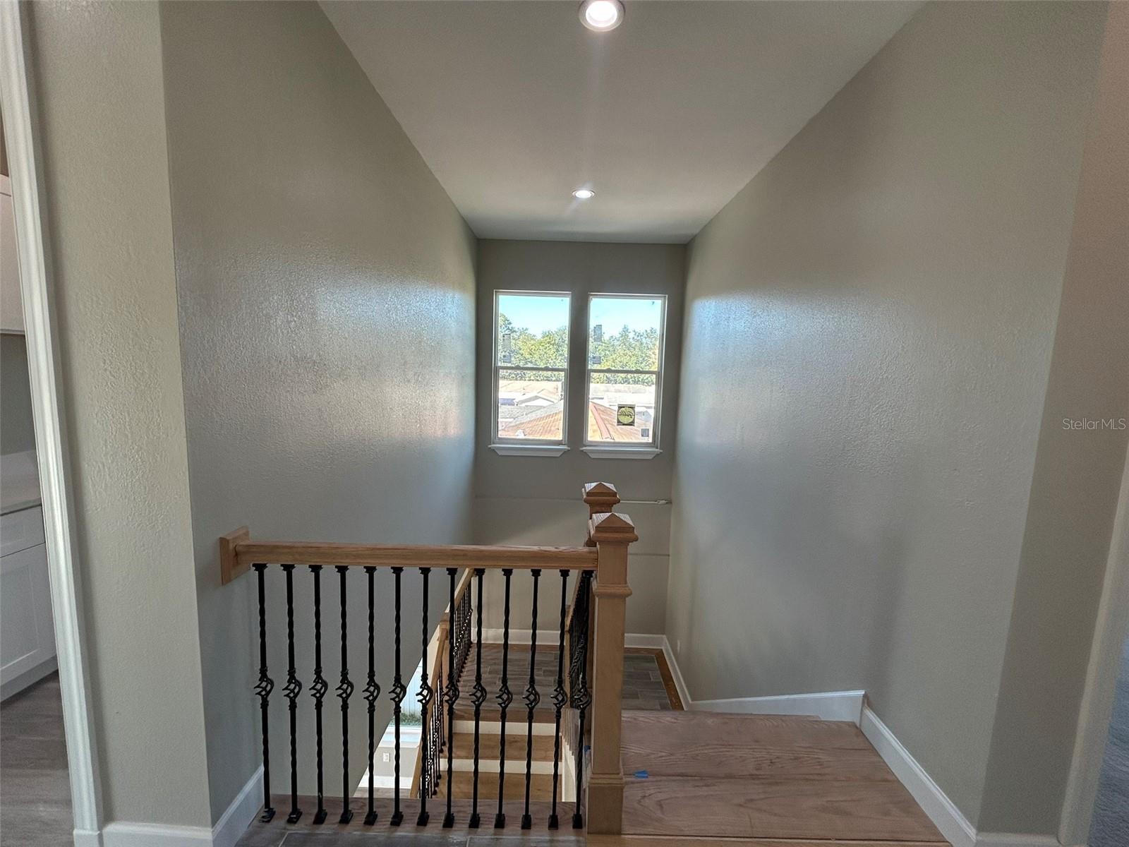 Listing photo id 30 for 862 46th Avenue N